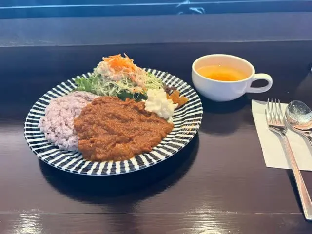 作業の合間に、友人とお茶を。